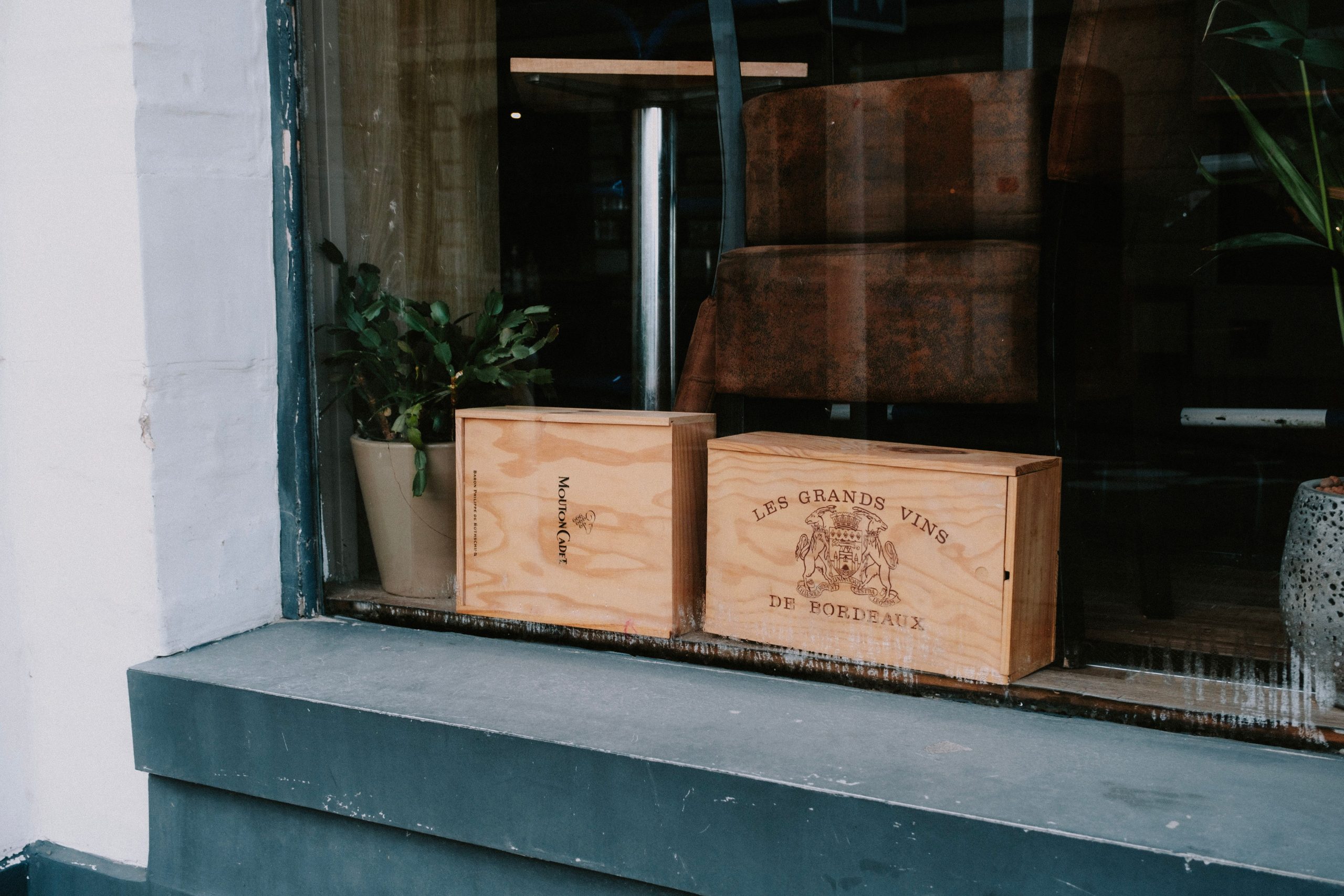 Más que un detalle: Por qué una caja de madera decorada transforma cualquier regalo en una experiencia
